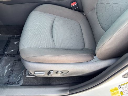 Used 2025 Toyota RAV4 XLE AWD/4WD image 20