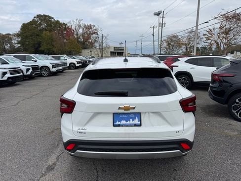 New 2026 Chevrolet Trax LT w/ Sunroof Package image 5