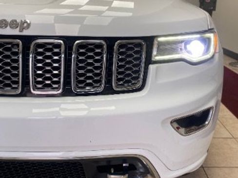 Used 2017 Jeep Grand Cherokee Overland image 10