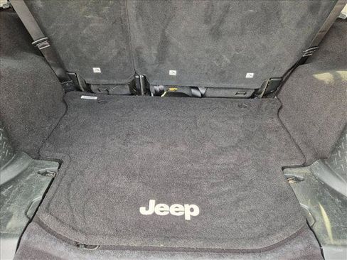 Used 2017 Jeep Wrangler Unlimited Sahara w/ Connectivity Group AWD/4WD image 6