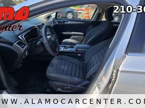 Used 2017 Ford Fusion SE image 34