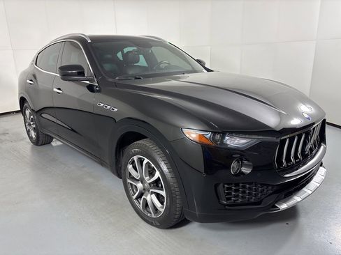 Used 2017 Maserati Levante w/ Luxury Package image 2