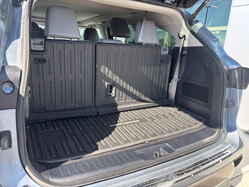 Used 2024 Toyota Highlander Platinum AWD/4WD image 20