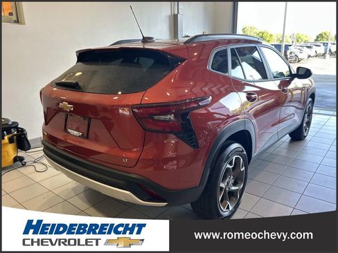 Used 2024 Chevrolet Trax LT w/ Driver Confidence Package FWD image 4
