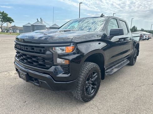 Used 2025 Chevrolet Silverado 1500 Custom Trail Boss w/ Dark Appearance Package AWD/4WD image 3