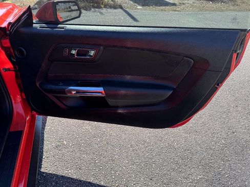 Used 2015 Ford Mustang V6 2dr Fastback image 41