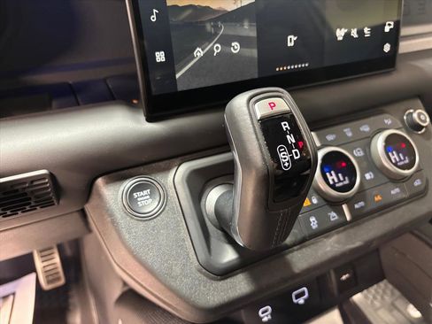 Used 2024 Land Rover Defender 90 V8 image 15