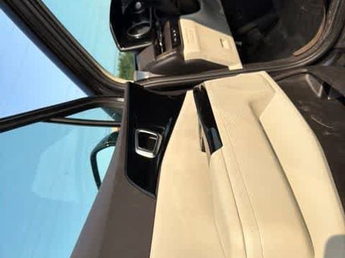Used 2024 Kia Carnival EX FWD image 2