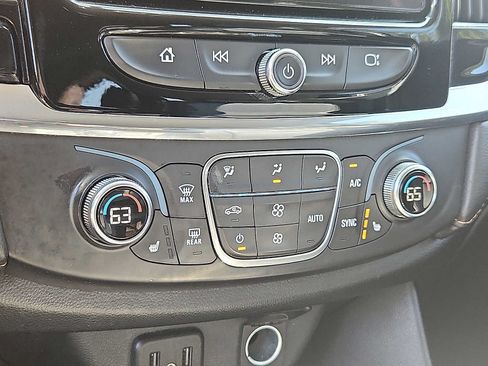 Used 2020 Chevrolet Traverse LT AWD/4WD image 15
