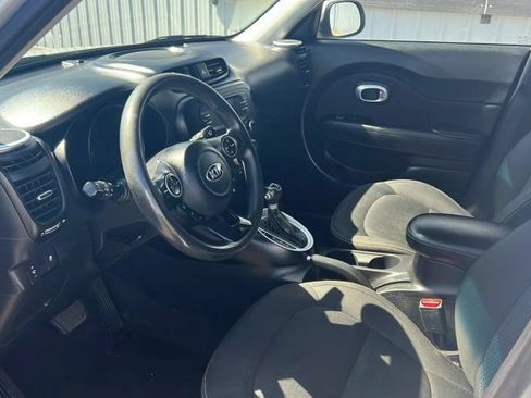 Used 2016 Kia Soul + FWD image 14
