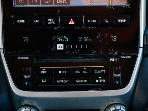 Used 2017 Toyota Land Cruiser image 41