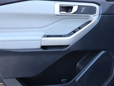 Used 2022 Ford Explorer XLT w/ Equipment Group 202A image 14