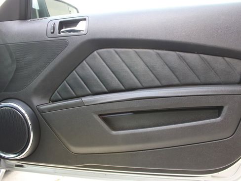 Used 2011 Ford Mustang GT Premium RWD image 14