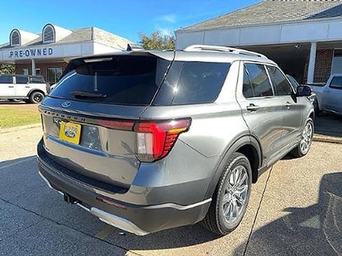 New 2026 Ford Explorer Platinum RWD image 8