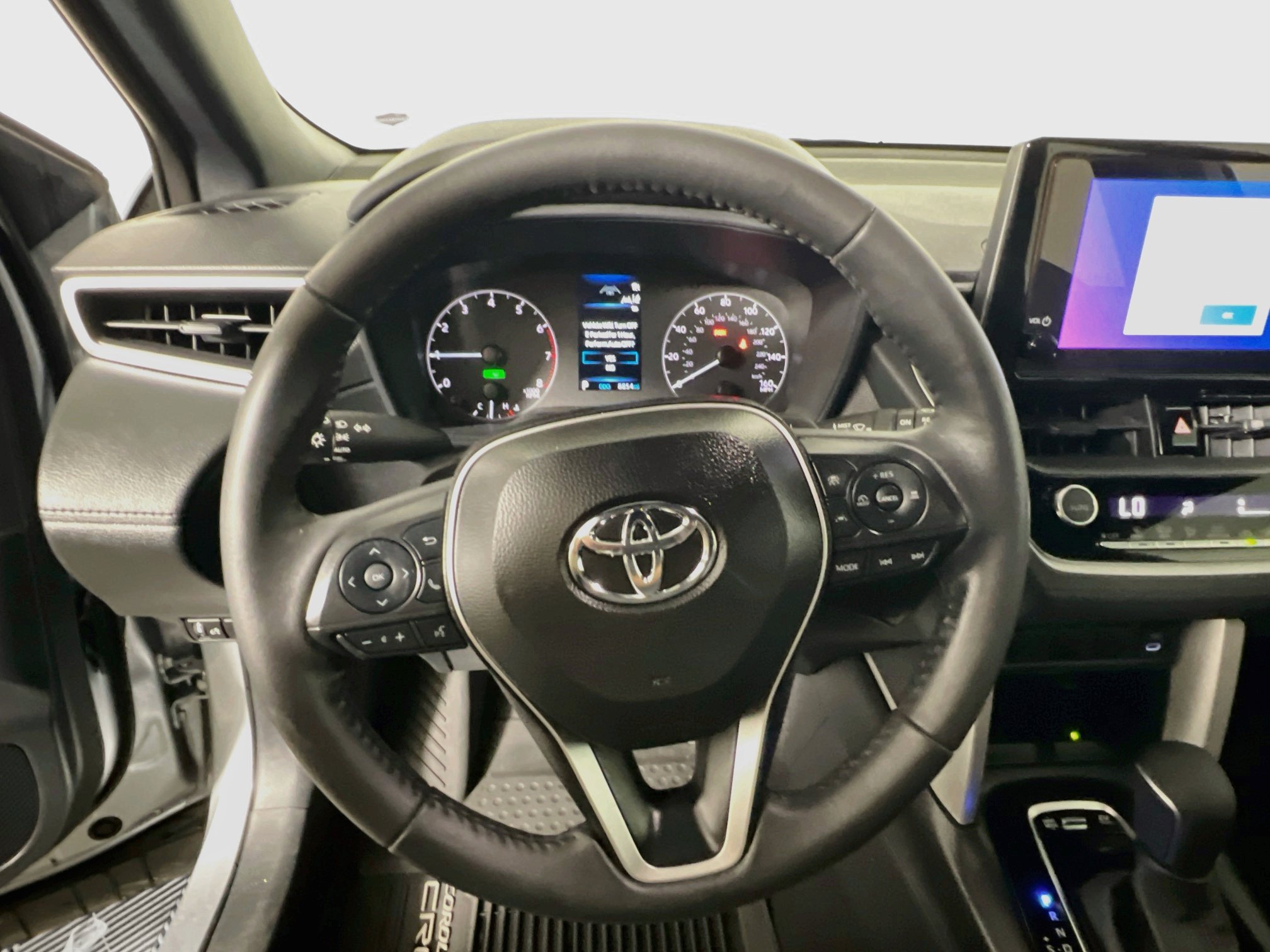 Used 2024 Toyota Corolla Cross AWD Hybrid image 17