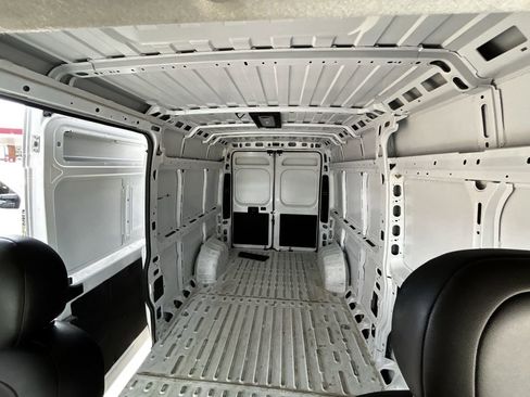 Used 2025 RAM ProMaster 2500 w/ Convenience Group FWD image 29