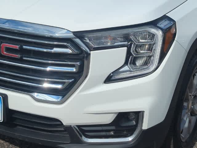 Used 2024 GMC Terrain SLT AWD/4WD image 3
