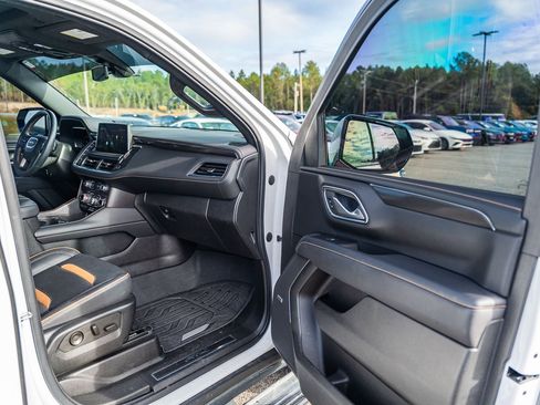 Used 2022 GMC Yukon XL AT4 image 11