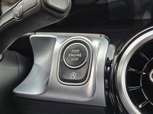 Used 2022 Mercedes-Benz GLB 250 4MATIC w/ Premium Package Lite image 11