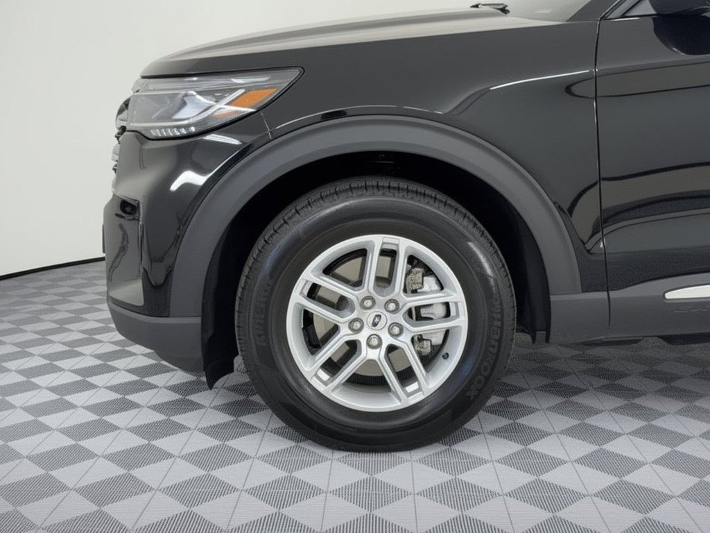 Certified 2025 Ford Explorer Active RWD image 13