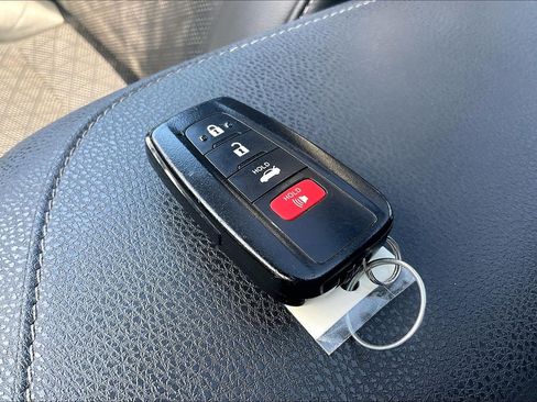 Used 2023 Toyota Camry XSE image 14