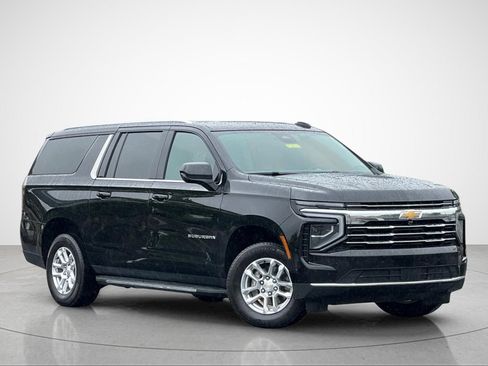 Used 2025 Chevrolet Suburban LT AWD/4WD image 2