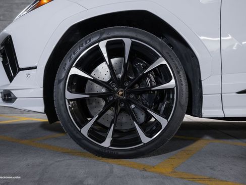 Used 2024 Lamborghini Urus S image 6