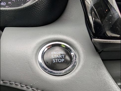 Used 2022 Toyota Highlander XLE image 12