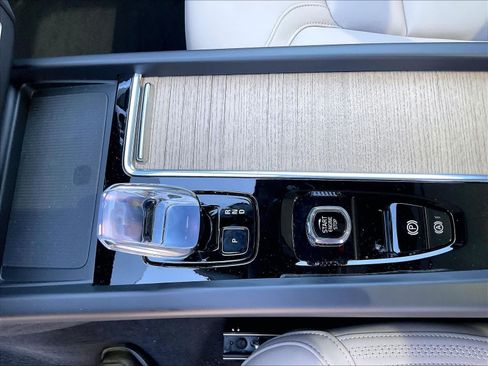 New 2026 Volvo XC60 B5 Plus w/ Climate Package AWD/4WD image 10
