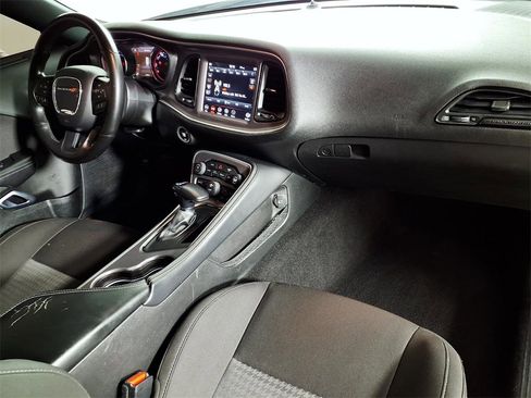 Used 2022 Dodge Challenger GT image 13