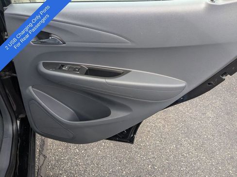Used 2020 Chevrolet Bolt Premier w/ Infotainment Package image 32