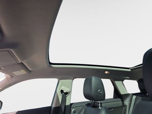 Used 2020 Land Rover Range Rover Evoque SE image 32