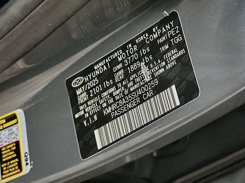 Used 2025 Hyundai Venue SEL FWD image 12