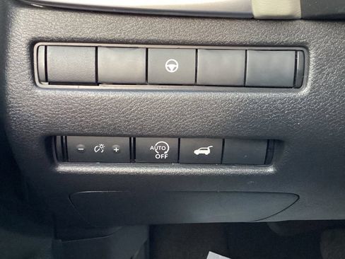 Used 2025 Nissan Rogue SV AWD/4WD image 22