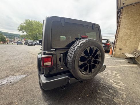 Used 2018 Jeep Wrangler Unlimited Sport S AWD/4WD image 6