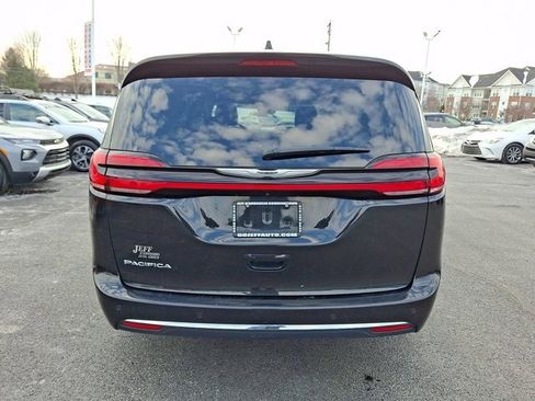 Certified 2023 Chrysler Pacifica Touring-L image 7