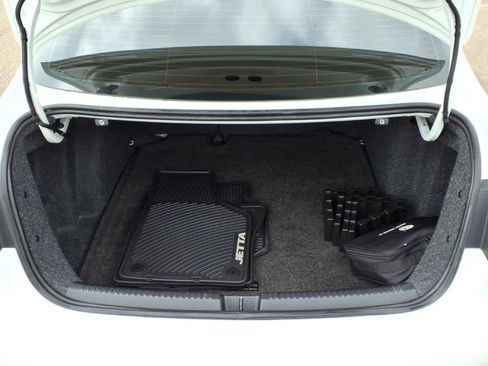 Used 2018 Volkswagen Jetta SE FWD image 6