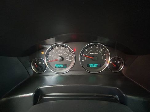 Used 2007 Jeep Commander Sport image 16