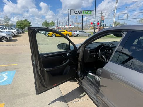 Used 2018 Porsche Macan Sport Edition image 20