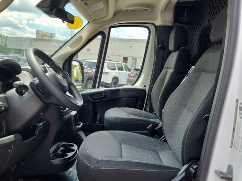 Used 2025 RAM ProMaster 2500 w/ U-Haul Equipment Group FWD image 11