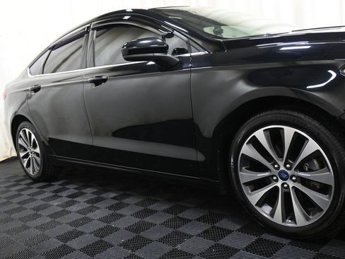 Used 2020 Ford Fusion SE AWD/4WD image 16