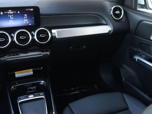New 2026 Mercedes-Benz GLB 250 image 28
