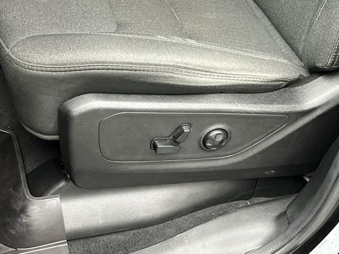 Used 2019 RAM 1500 Big Horn AWD/4WD image 11