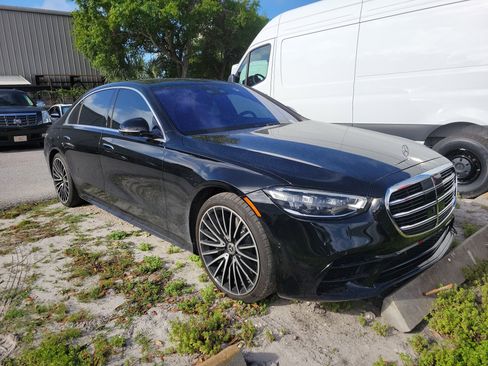 Used 2021 Mercedes-Benz S 580 4MATIC Sedan image 2
