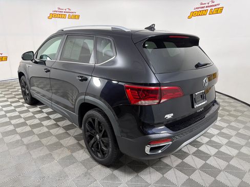 Used 2022 Volkswagen Taos SE FWD image 3