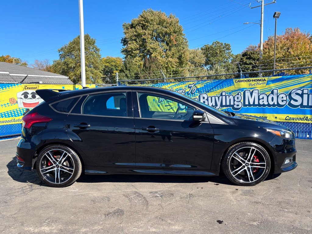 Used 2018 Ford Focus ST w/ Equipment Group 401A FWD image 2