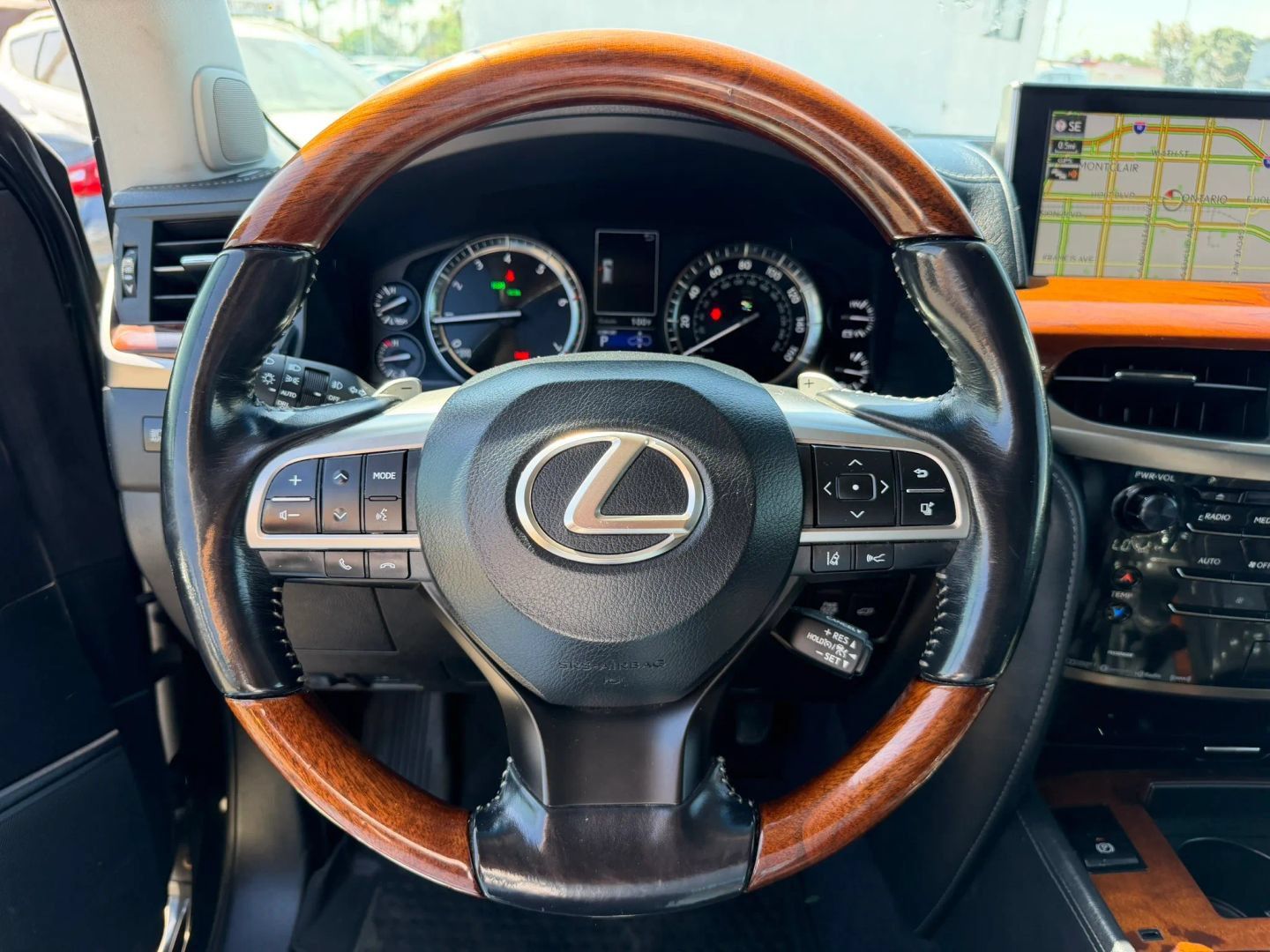 Used 2017 Lexus LX 570 4WD w/ Luxury Package image 25
