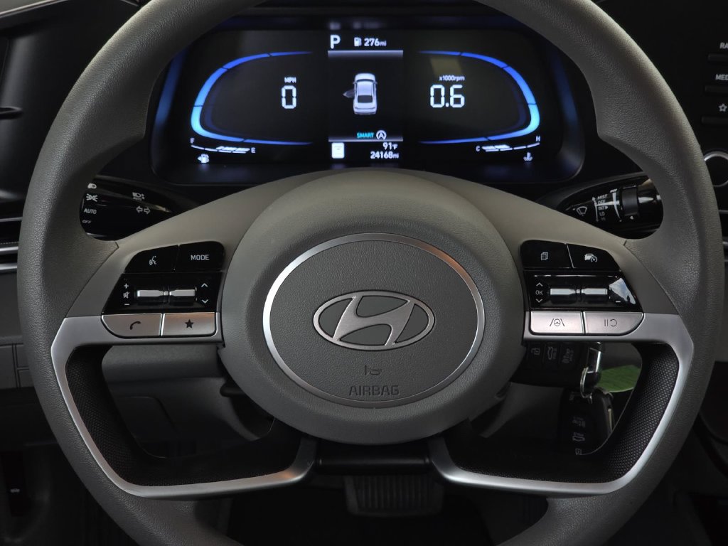 Used 2024 Hyundai Elantra SE FWD image 14