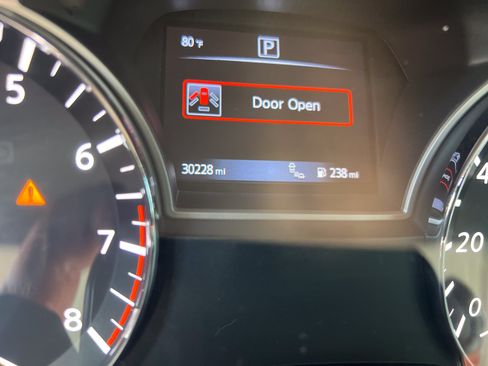 Used 2016 Nissan Altima 2.5 SV w/ Convenience Package FWD image 3