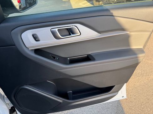 New 2026 Ford Explorer Active w/ Active Comfort Package RWD image 7